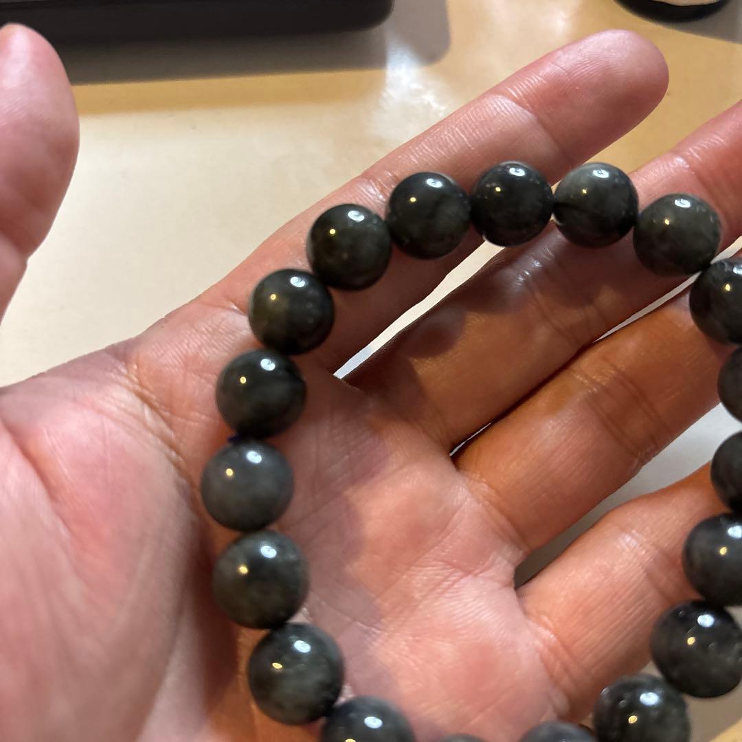 不思議な魅力！ラブラドライトたんのブレスレット！