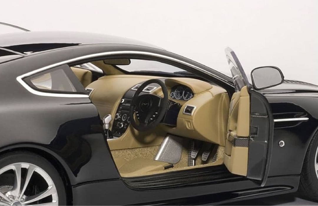 暗所保管・極美品✨autoart Aston Martin V12