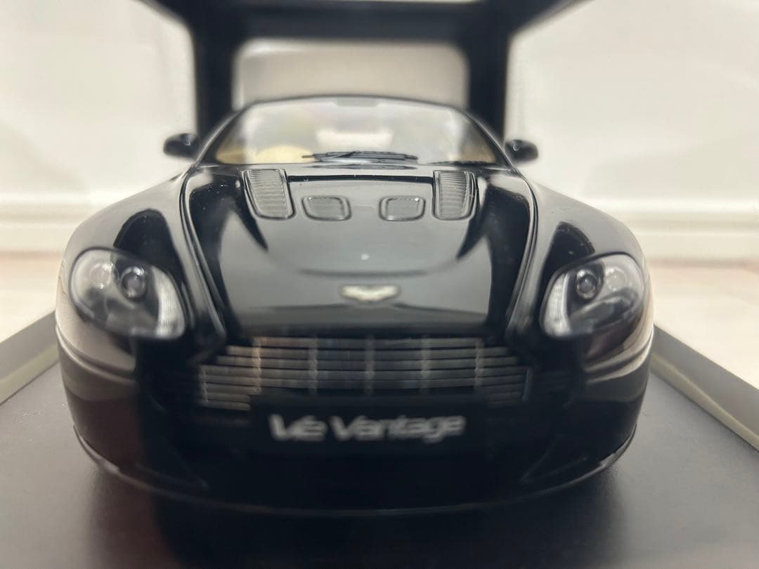 暗所保管・極美品✨autoart Aston Martin V12