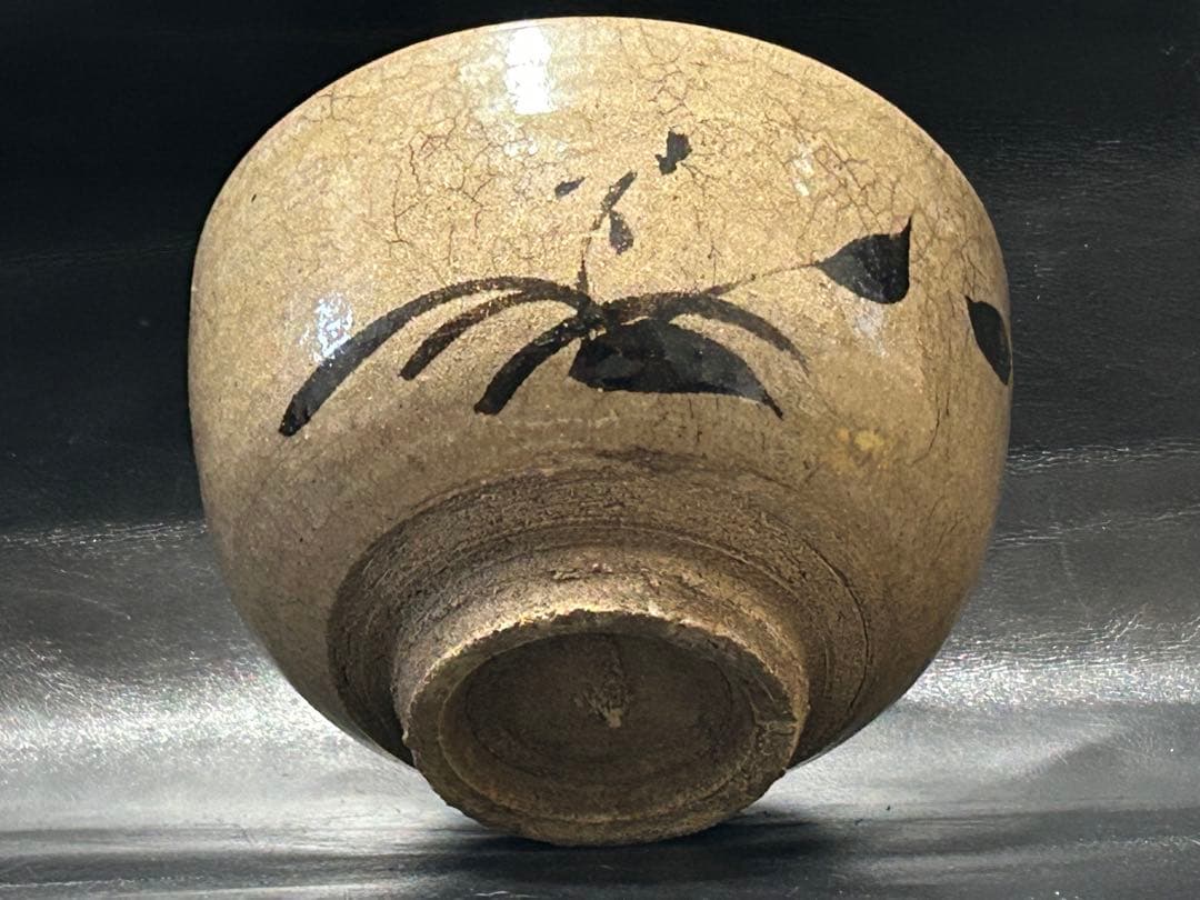 究極の美◾️蔵からかなり雰囲気の良い高そうな古絵唐津の抹茶茶碗が出て来ました。