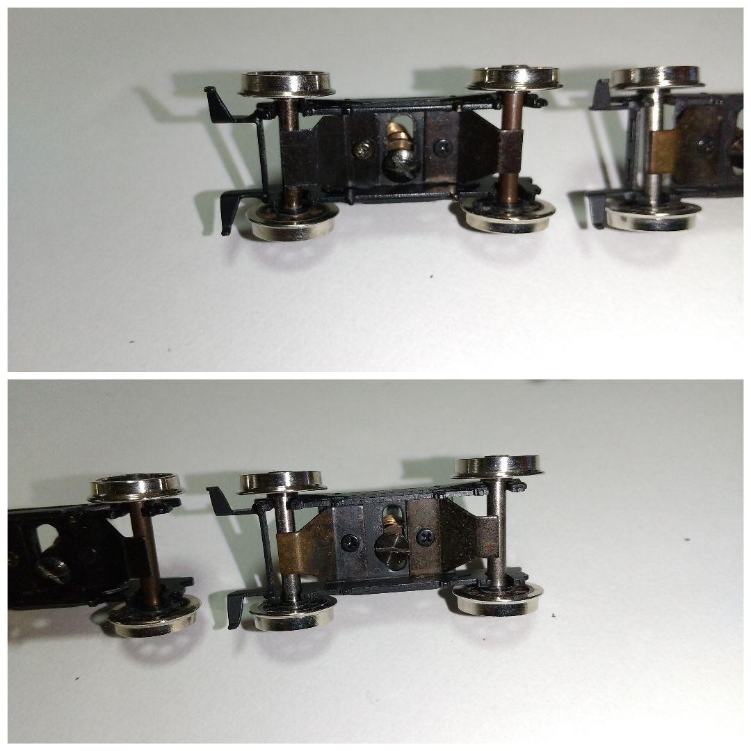 二軸先台車✕２、 従台車 １、テンダー台車✕２、他パーツ。HOゲージ。