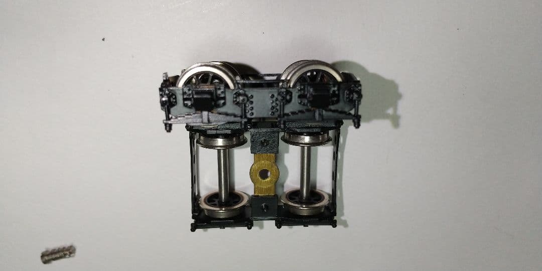 二軸先台車✕２、 従台車 １、テンダー台車✕２、他パーツ。HOゲージ。