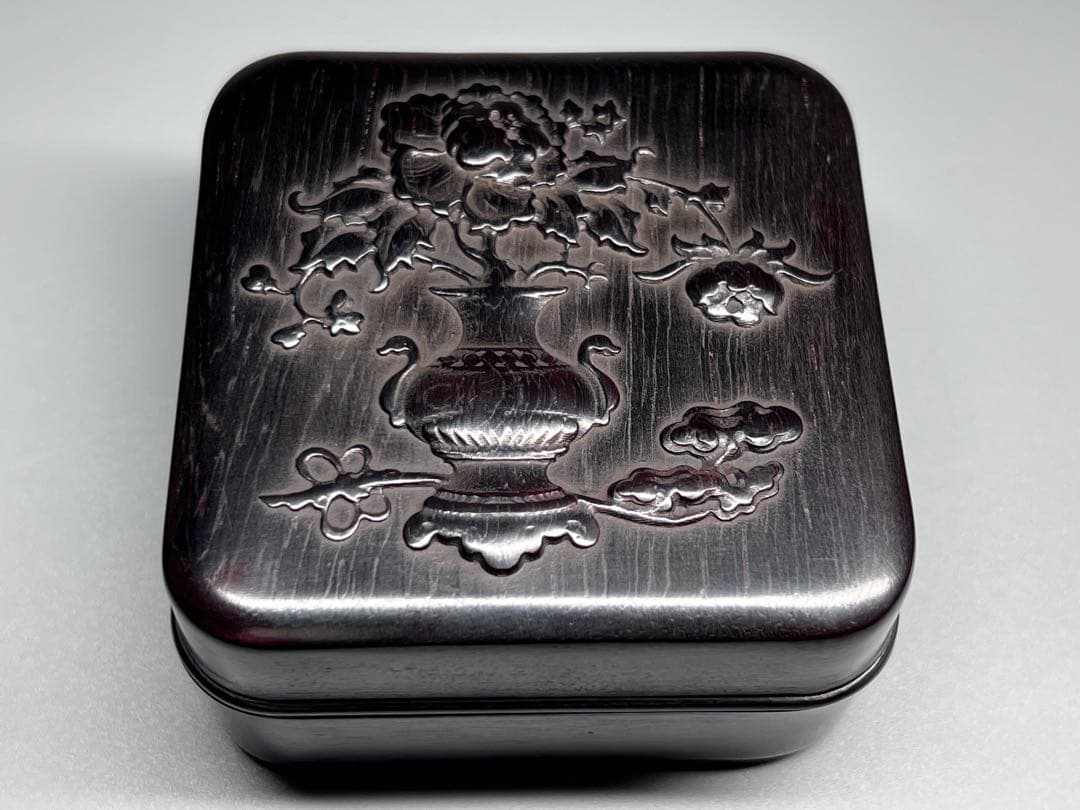 木製　小物入れ　紫檀　牡丹花　浮き彫り　極細工　文房具　中国美術　香合　美品