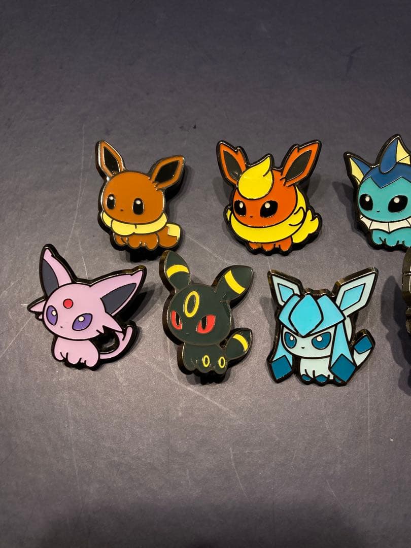 ポケモンドールズ　ピンズ　イーブイ