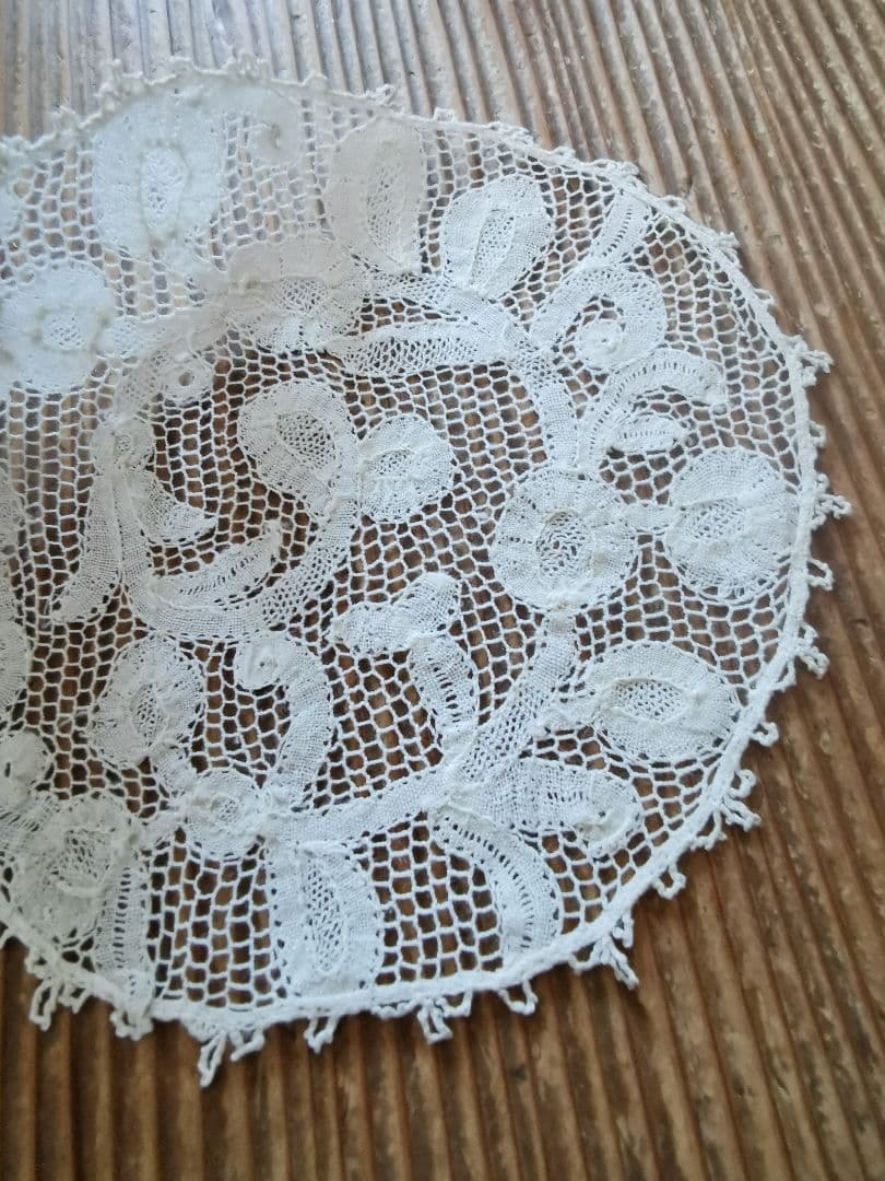 アンティークベルギー ブルージュレース デイジーのドイリー アイボリーベージュβ