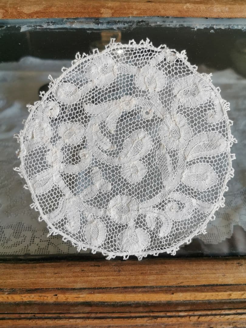 アンティークベルギー ブルージュレース デイジーのドイリー アイボリーベージュβ
