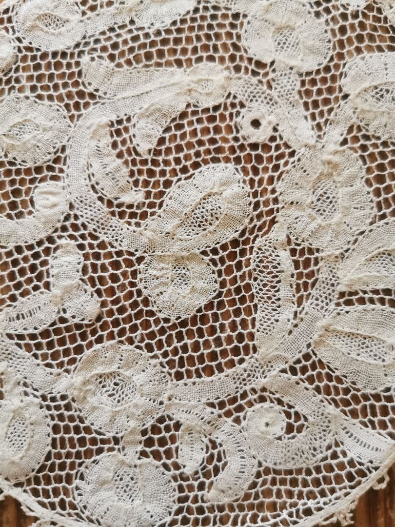 アンティークベルギー ブルージュレース デイジーのドイリー アイボリーベージュβ