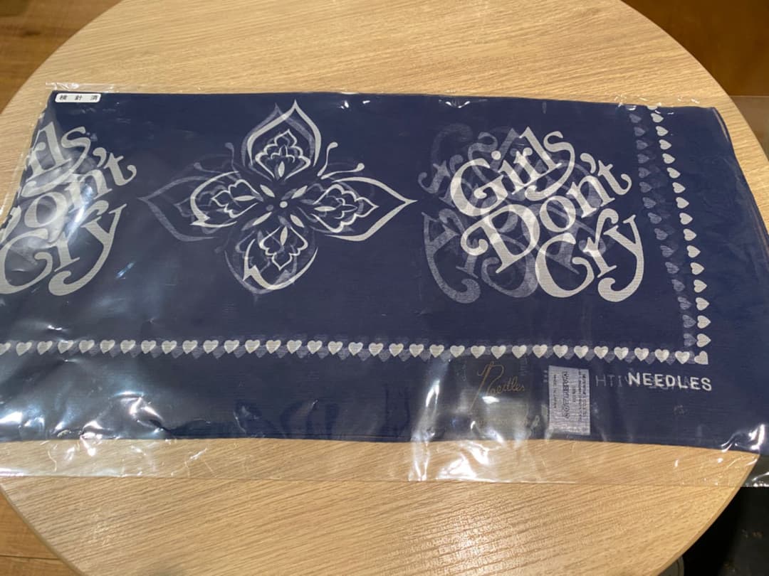 needles girls don'tcry スカーフ