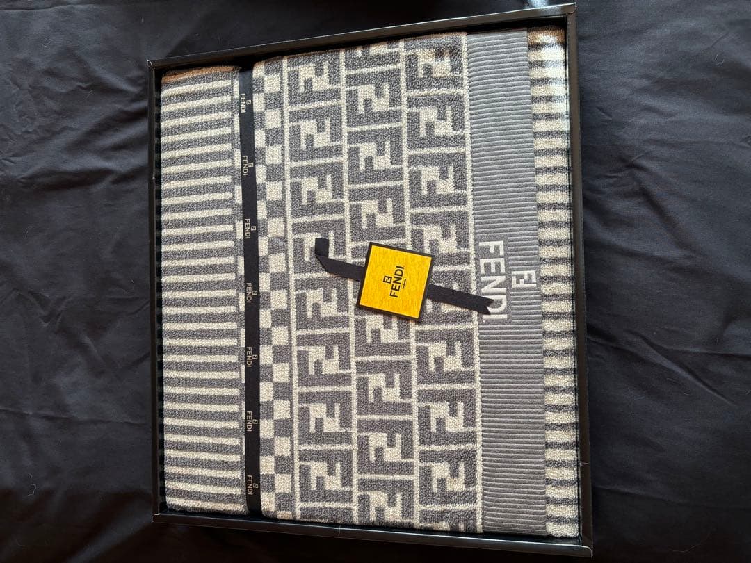 フェンディ　バスタオル　新品未使用 箱入り