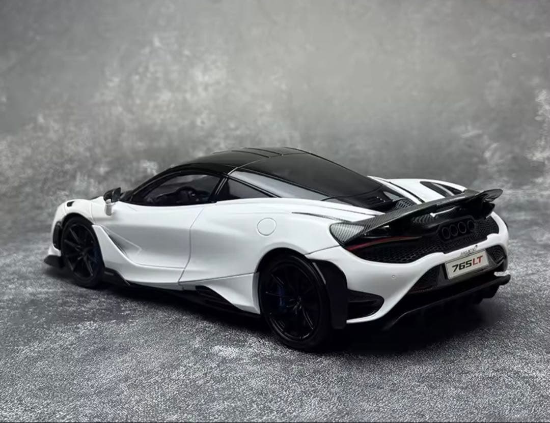 McLaren 765LT 1/18スケールモデルミニカー