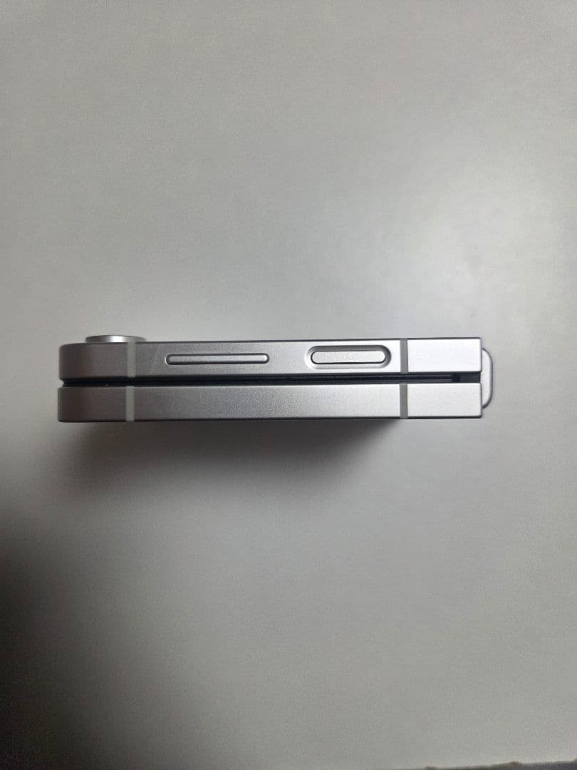 Galaxy Z Flip6 ホワイト