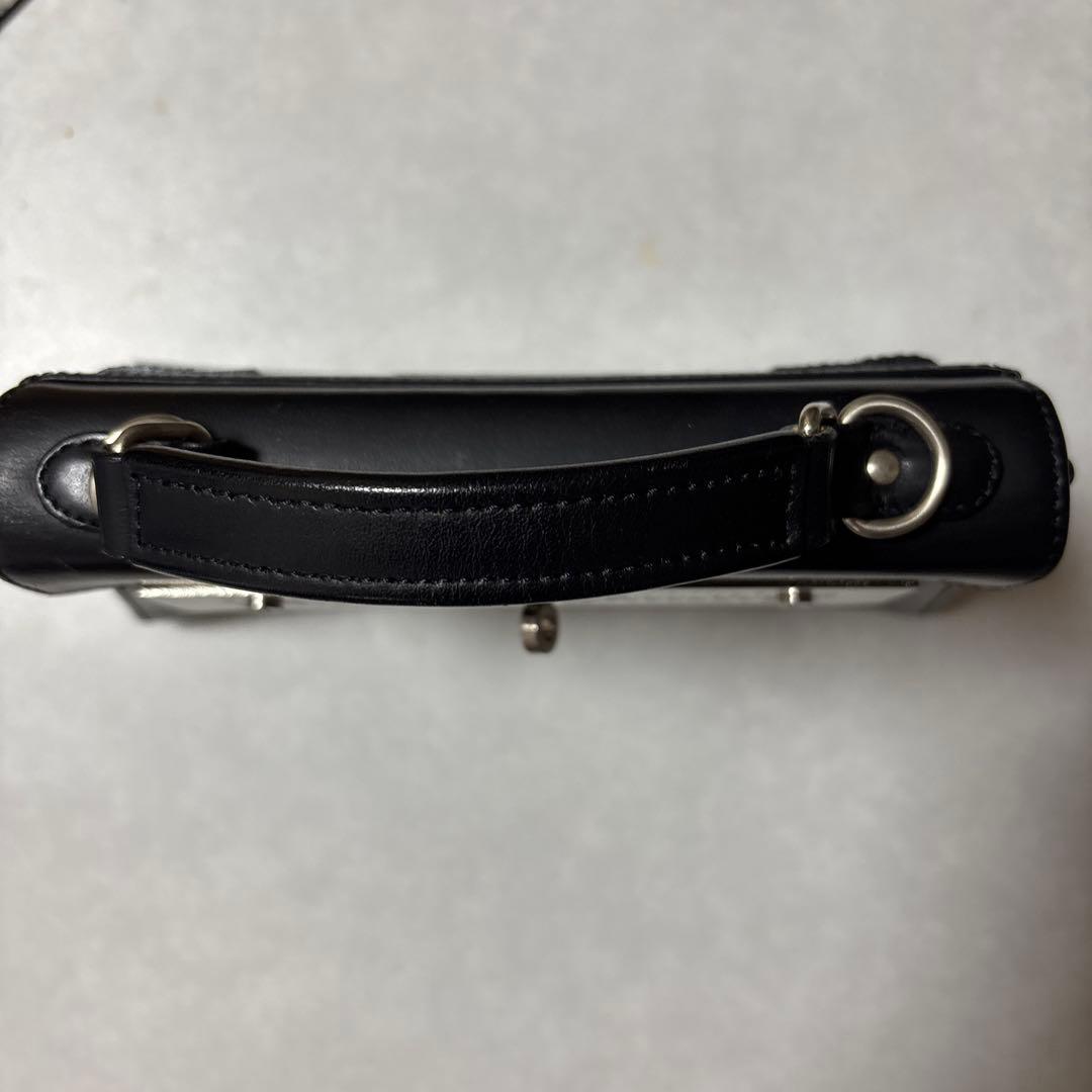 ジャンポールゴルチエ ブラックレザーハンドバッグ メタルロゴ付き