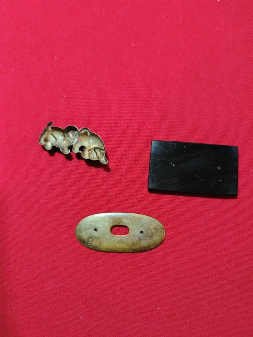 銅地 狗児図 前金具 目貫 刀装具 骨董 古美術 和骨董 煙草金具 提物