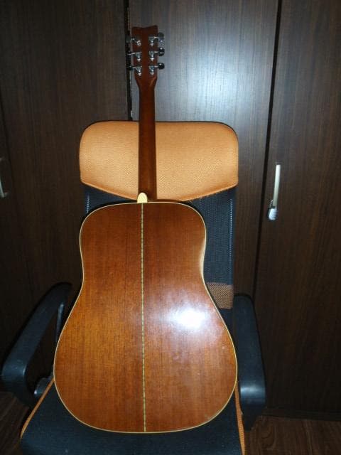 ヤマハＦＧ-200Ｄ　良く鳴ります　安心の新品弦に交換済み　すぐに使えます。