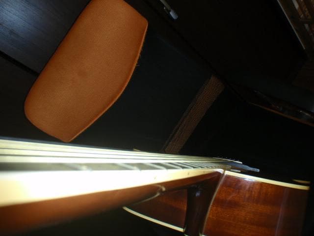 ヤマハＦＧ-200Ｄ　良く鳴ります　安心の新品弦に交換済み　すぐに使えます。