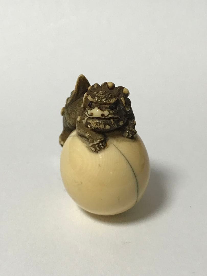 根付　江戸時代　玉獅子