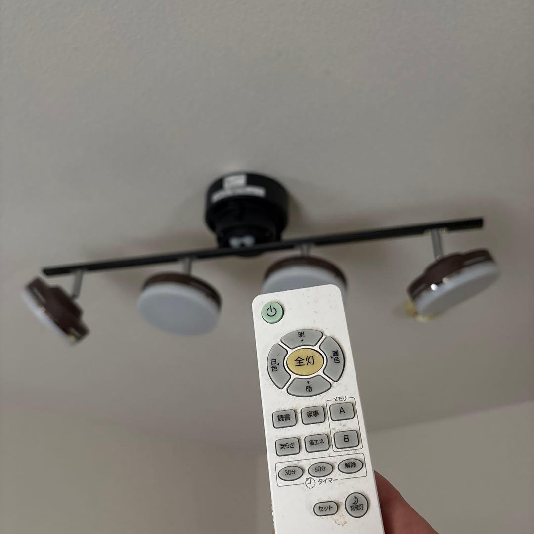 ニトリ　4灯LEDシーリングライト(YP787C ミドルブラウン)