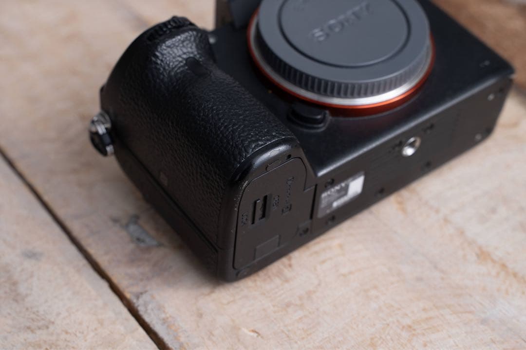 パ*コ様 SONY α7 III 本体 + バッテリー + 取扱説明書 + 箱