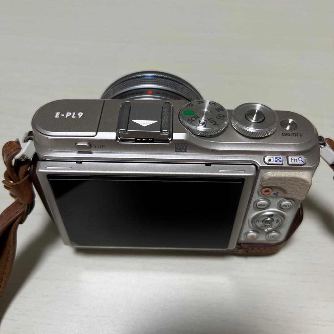 OLYMPUS PEN E-PL9 ダブルズームキット ホワイト