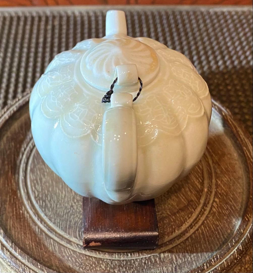 青白磁　水滴　鑑賞台付 ・一輪挿し ・ヴィンテージ　レア ・中国　台湾茶器