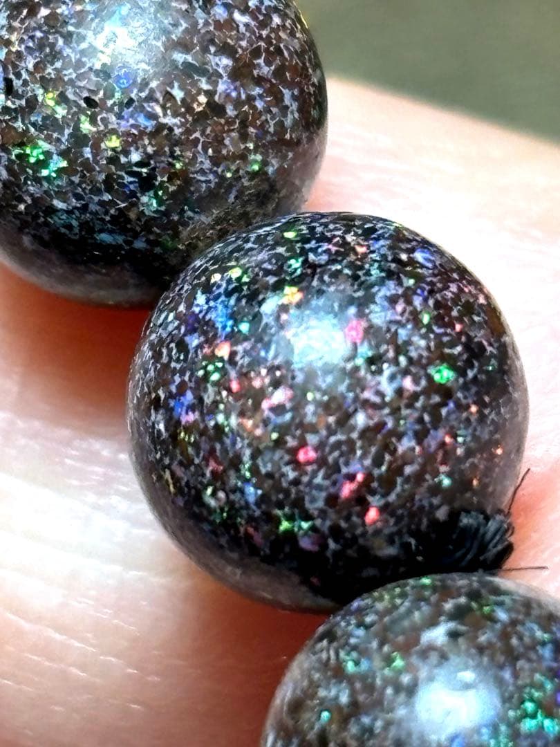 ハイグレード！！ブラックマトリックスオパールブレス約8.6㎜（新品）虹色遊色