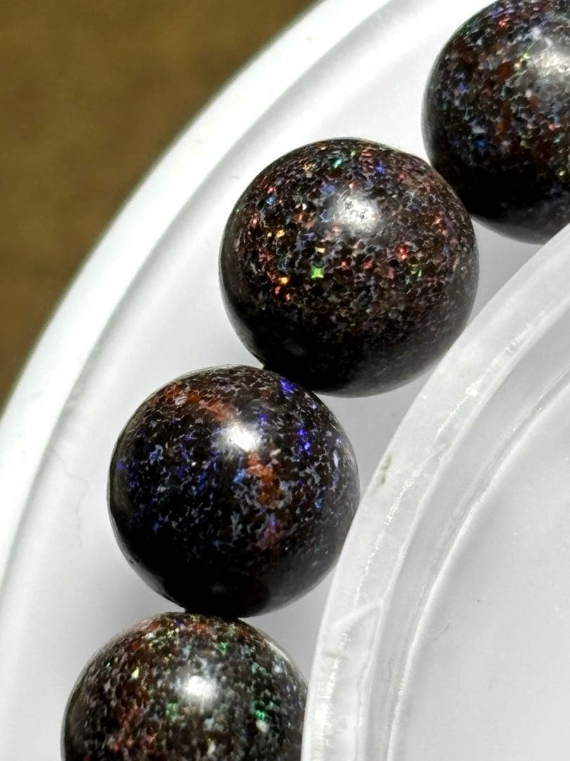 ハイグレード！！ブラックマトリックスオパールブレス約8.6㎜（新品）虹色遊色