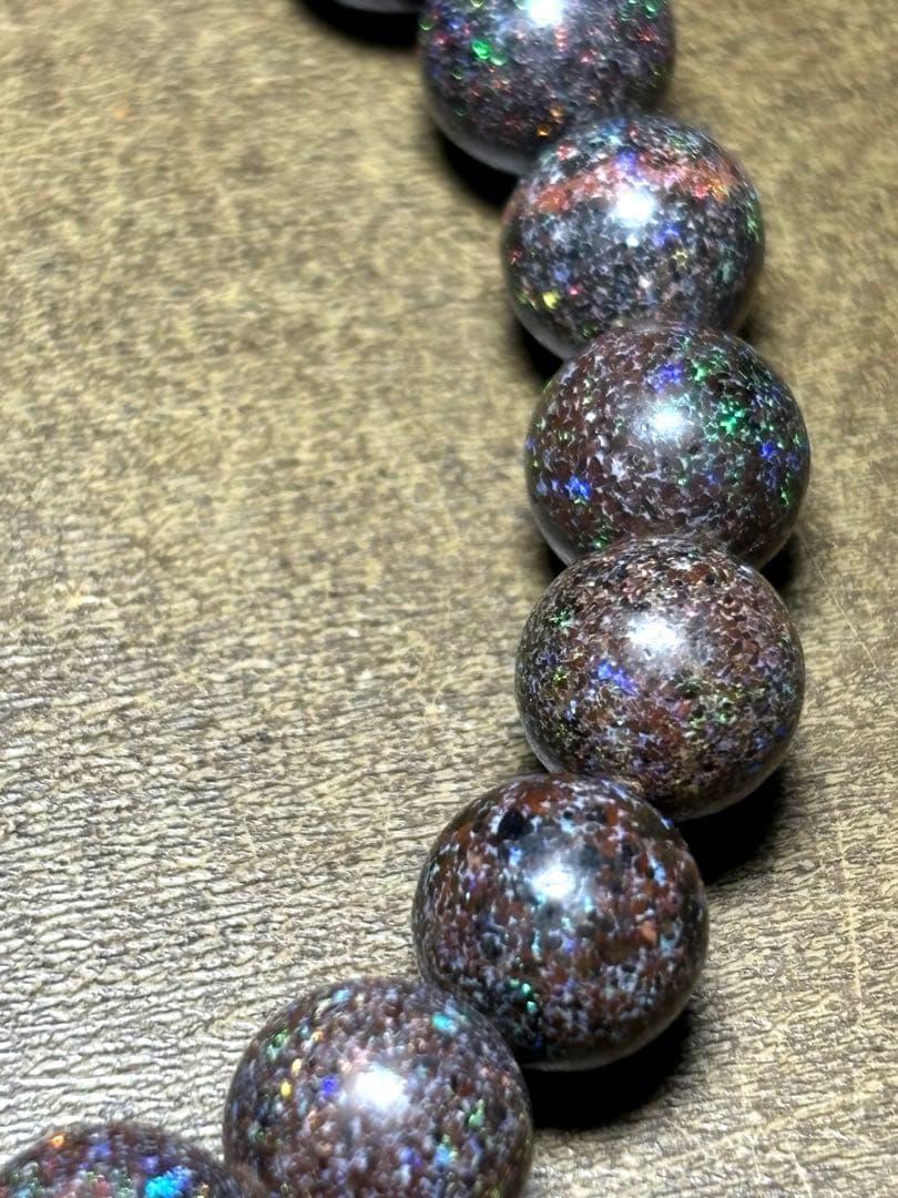 ハイグレード！！ブラックマトリックスオパールブレス約8.6㎜（新品）虹色遊色