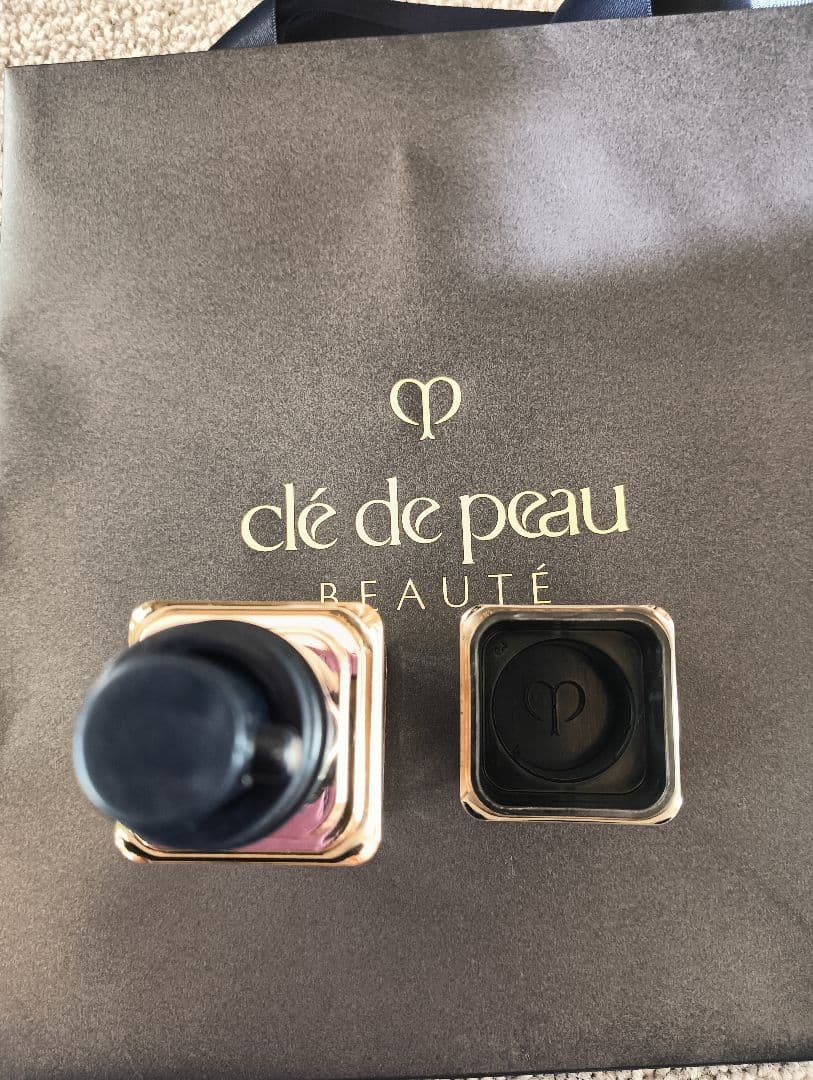 クレ・ド・ポー・ボーテ clé de peau リキッドファンデーション