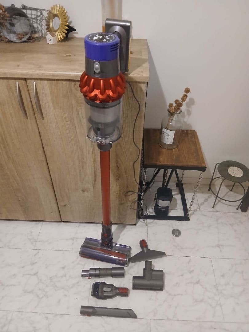 Dyson V10 SV12 レッド Fluffyヘッド付 付属品多数 動作良好
