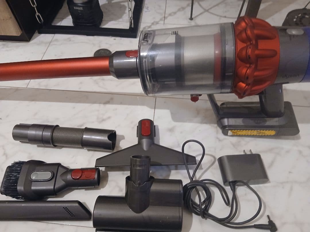 Dyson V10 SV12 レッド Fluffyヘッド付 付属品多数 動作良好