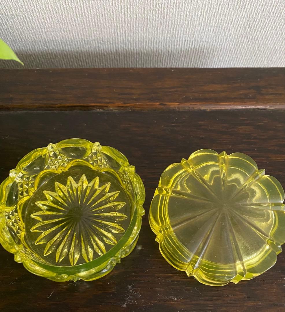 ベルギー　ヴァルサンランベール　ウランガラス　小物入れ