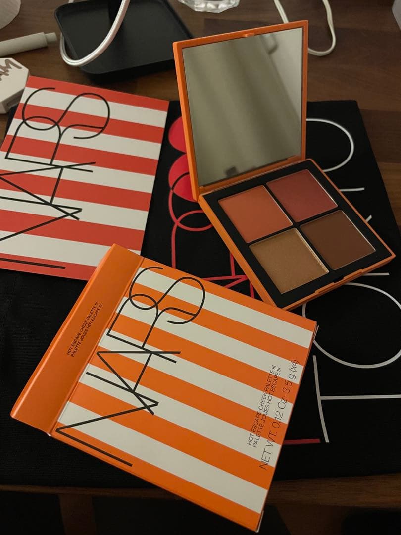 ナーズ ホットエスケープチークパレット III 特典トートバッグ付き　NARS