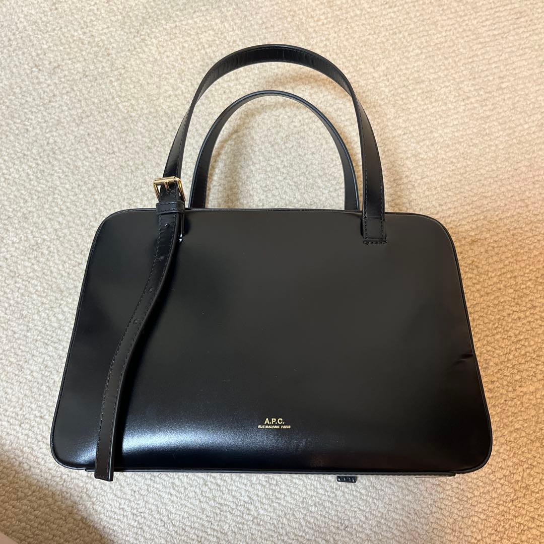 A.P.C. VIRGINIE ボックスバッグ　お値下げ可能