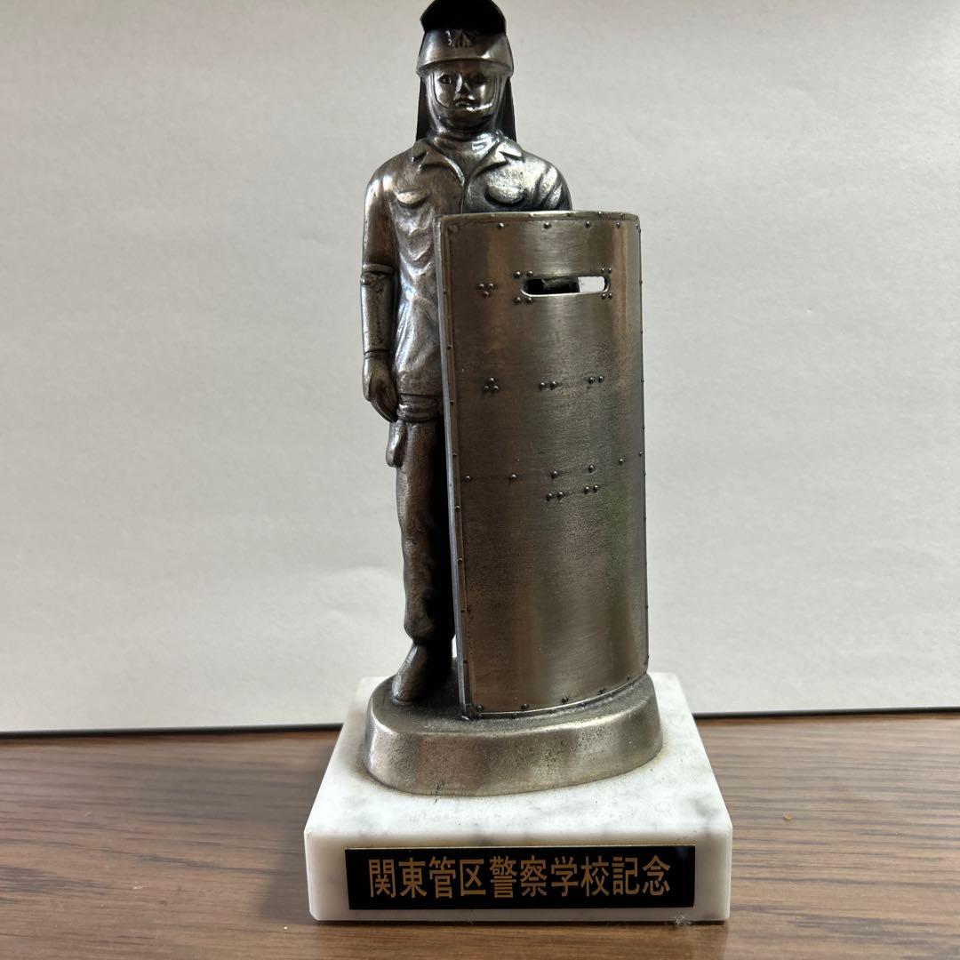 警察機動隊ブロンズ像　記念品