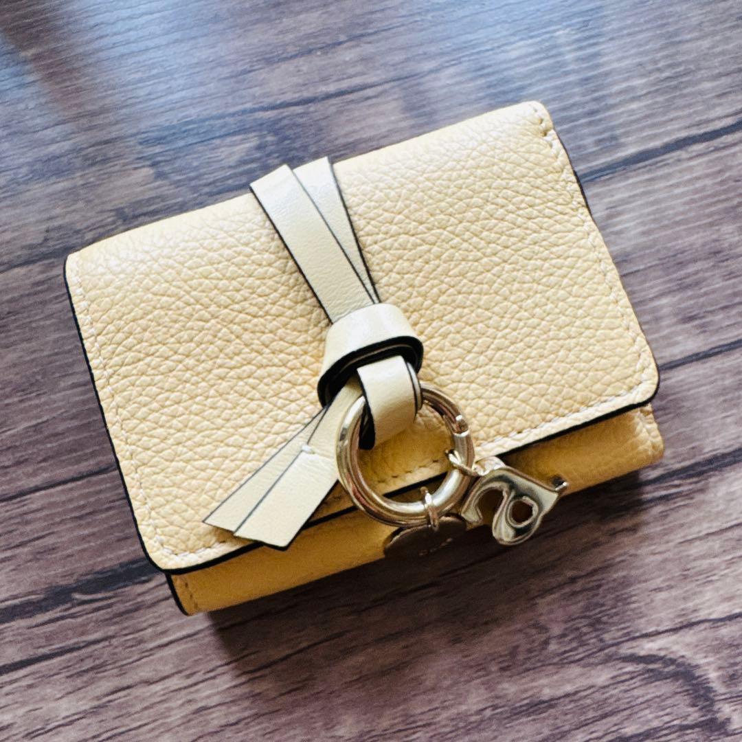 未使用Chloe 財布 ミニ トリフォールド イエロー アルファベット 三つ折り