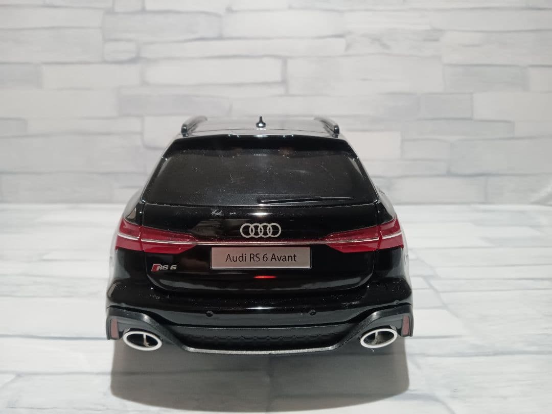 1/18 アウディ　RS6 アバント C8 ダイキャスト　ミニカー　ブラック