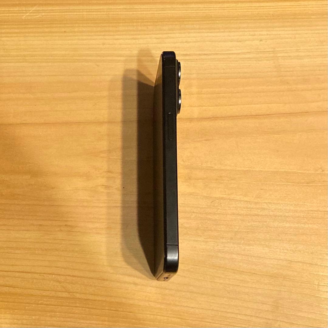 Apple iPhone 15Pro ブラックチタニウム本体