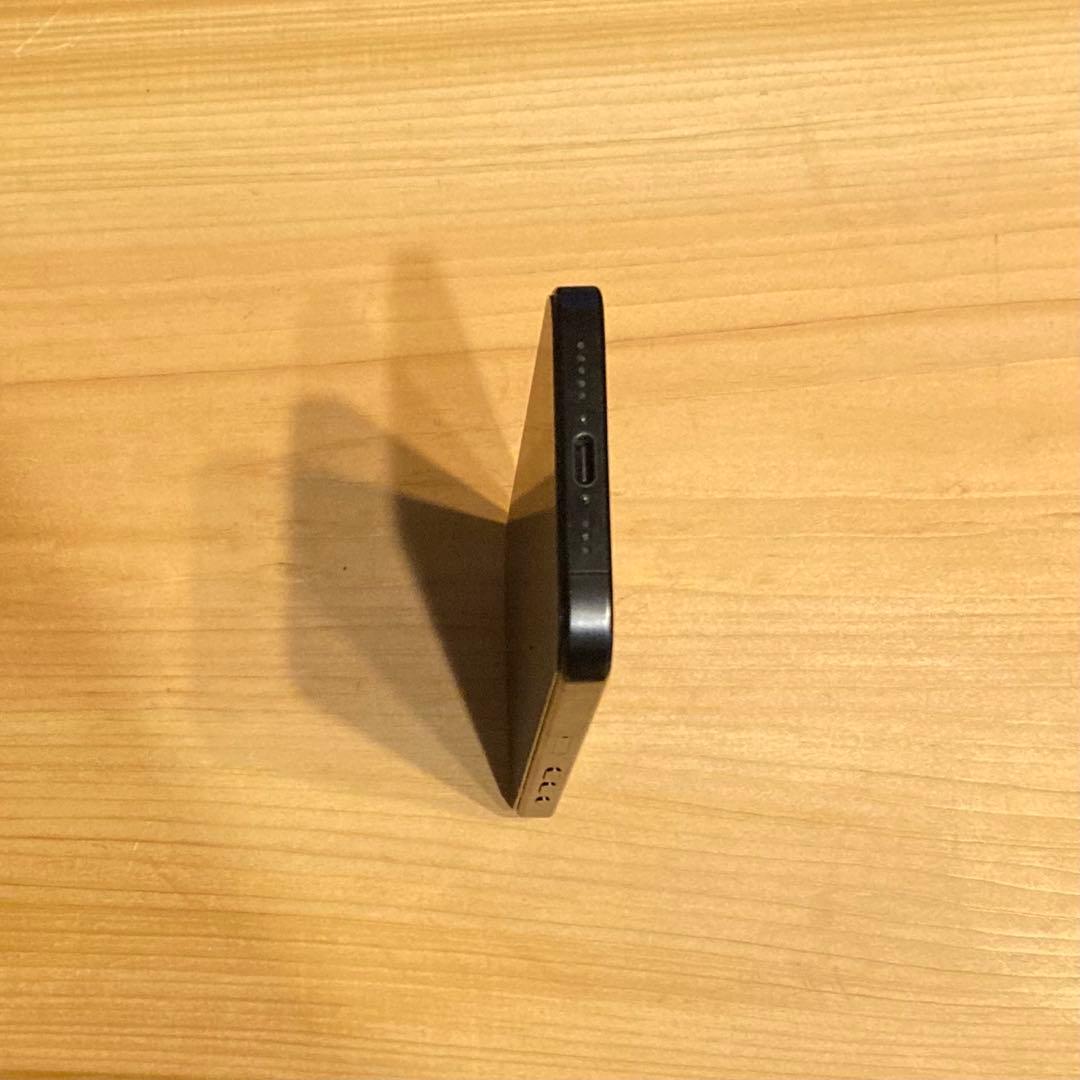 Apple iPhone 15Pro ブラックチタニウム本体