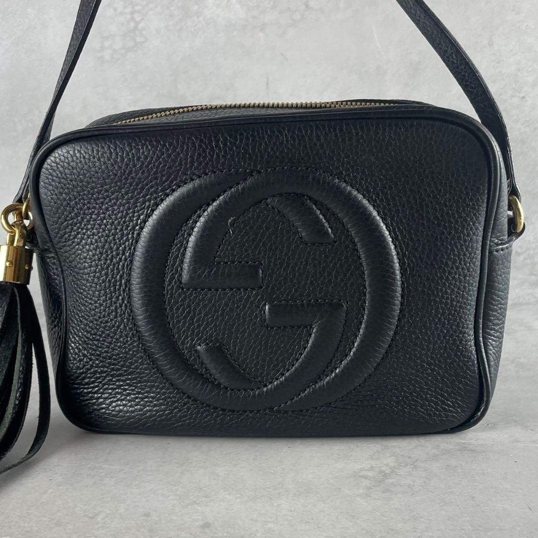 GUCCI ブラックレザー ショルダーバッグ タッセル　カメラバッグ　ソーホー