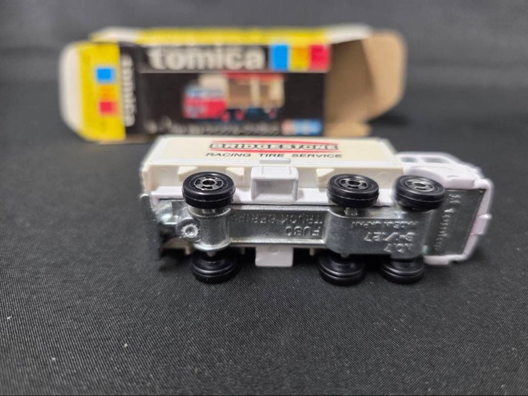 トミカ黒箱76ふそうウイングルーフトラック レース配布品 非売品