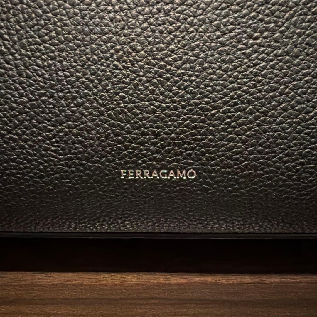 フェラガモ　ガンチーニ ブリーフケース　半額以下　付属品無し　定価37万円