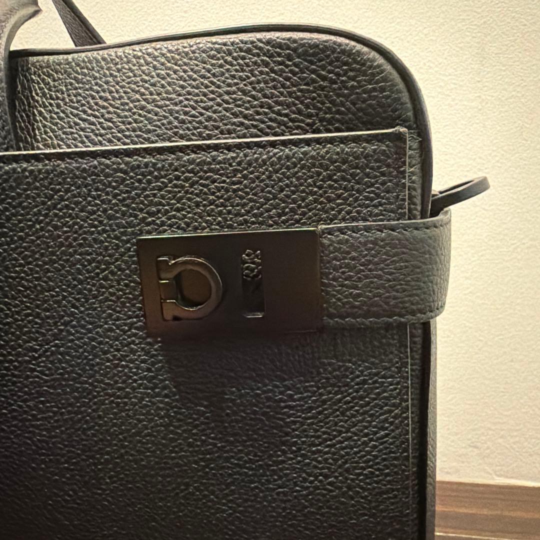 フェラガモ　ガンチーニ ブリーフケース　半額以下　付属品無し　定価37万円