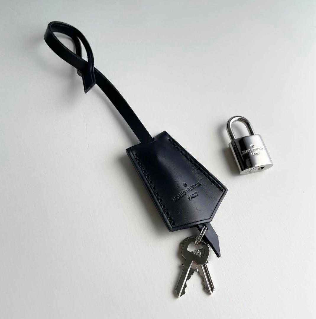 Louis Vuitton エピレザー ブラック ハンドバッグ