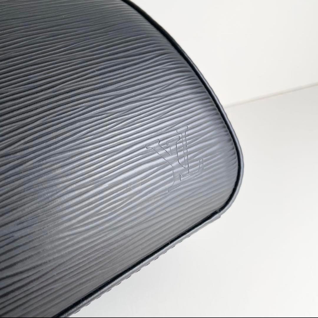 Louis Vuitton エピレザー ブラック ハンドバッグ