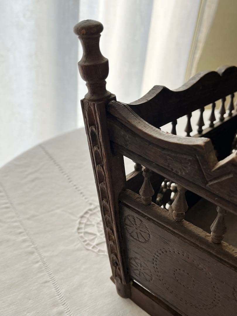 【美品】フランスアンティーク ブルターニュ木製細工 ドール用ベッド[3114]