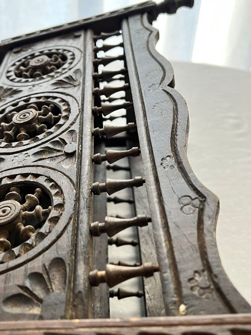 【美品】フランスアンティーク ブルターニュ木製細工 ドール用ベッド[3114]