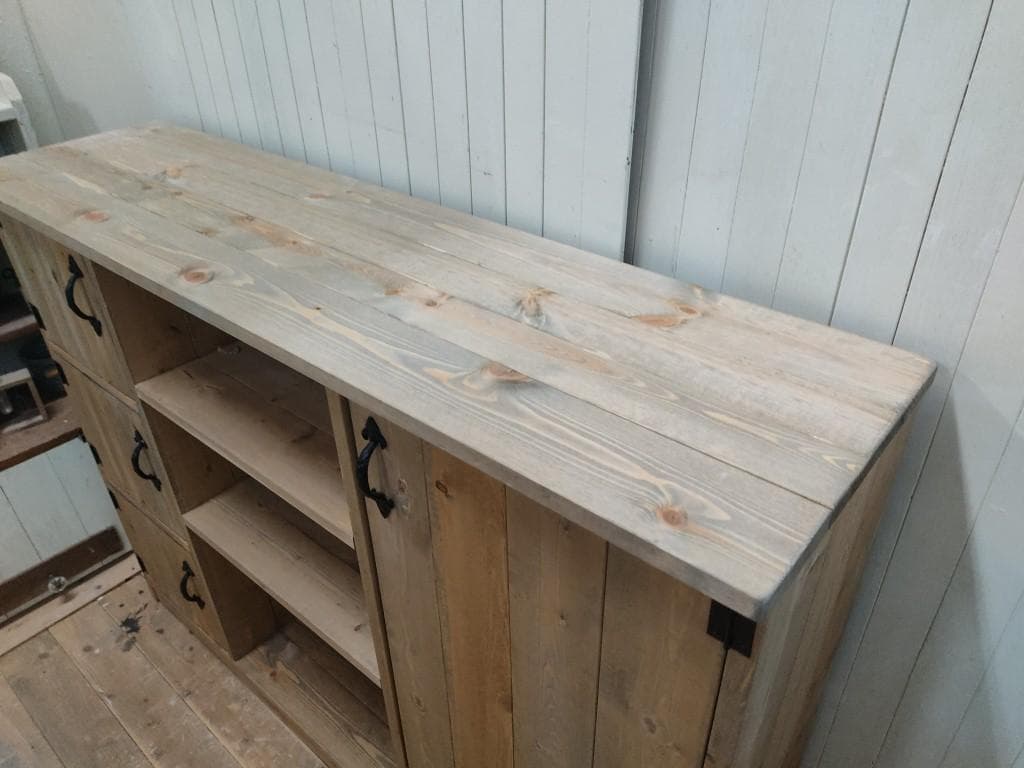 現品限りの超特価！●４扉キャビネット