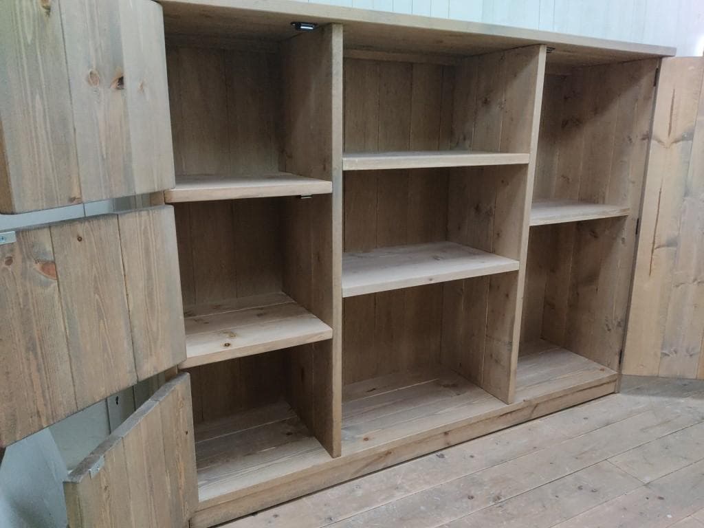 現品限りの超特価！●４扉キャビネット