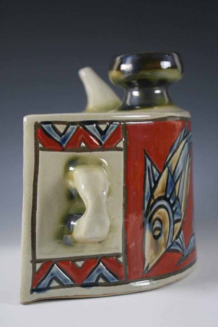 壺屋焼　金城敏幸　赤絵双魚文抱瓶（大）