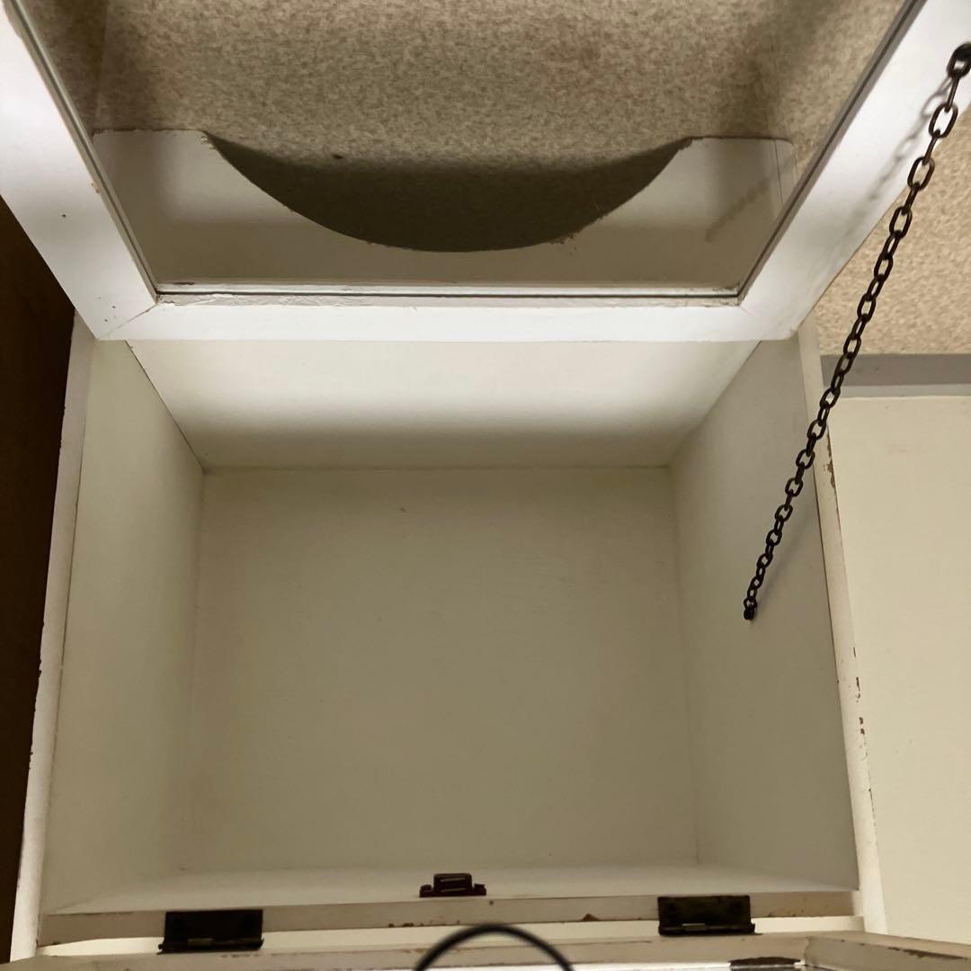 新品　アンティーク調　ガラスキャビネット